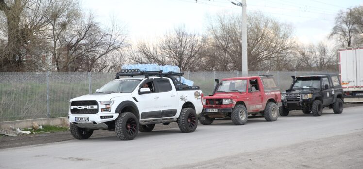 Offroad tutkunları depremzedeler için engebeleri aşıyor