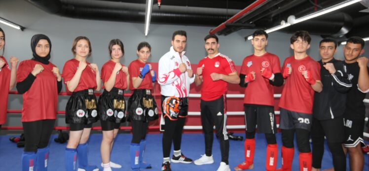 Özel harekat polisi, Vanlı gençlerle Kick Boks Dünya Kupası'na hazırlanıyor