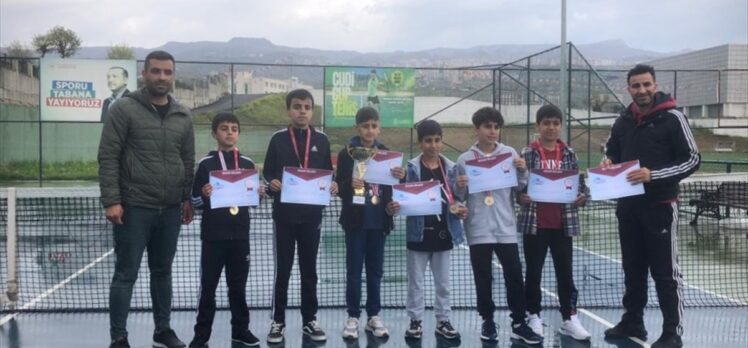 Şırnak'ta Okul Sporları Yıldızlar Tenis Bölge Birinciliği müsabakaları sona erdi