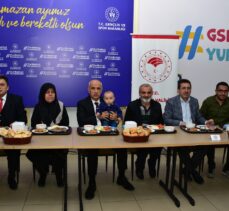 Bakan Kirişci, Burdur'da depremzede vatandaşlarla iftarda buluştu: