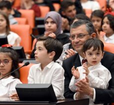 TBMM Başkanı Şentop koltuğunu 5. sınıf öğrencisi Medine Karakışla'ya devretti