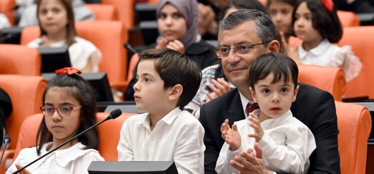 TBMM Başkanı Şentop koltuğunu 5. sınıf öğrencisi Medine Karakışla'ya devretti