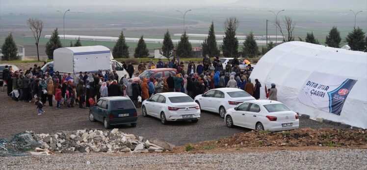 Türkiye'deki deprem bölgesinde DİTİB her gün yaklaşık 16 bin kişiye iftar ve sahur veriyor