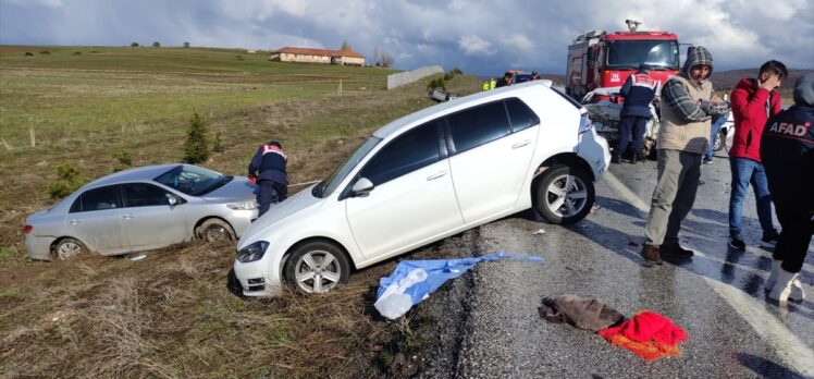 Yozgat'ta aynı bölgede meydana gelen iki trafik kazasında bir kişi öldü, 8 kişi yaralandı