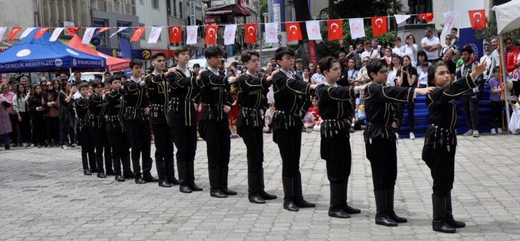 Trabzon ve çevre illerde 19 Mayıs Atatürk'ü Anma, Gençlik ve Spor Bayramı kutlanıyor