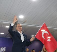 AK Parti Sözcüsü Ömer Çelik, Adana'da ziyaretlerde bulundu