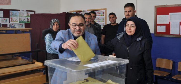 AK Parti Yerel Yönetimler Başkan Yardımcısı Veli Böke oyunu Kahramanmaraş'ta kullandı