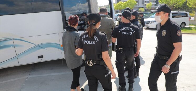 Antalya'da çeşitli suçlardan aranan 81 kişi, eş zamanlı operasyonla yakalandı