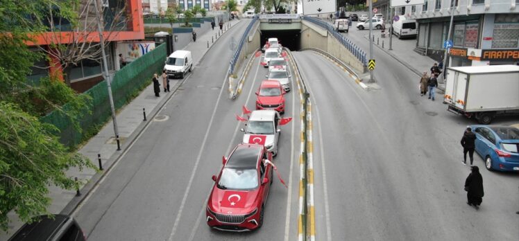 Bağcılar'da engelli gençlere Togg eşliğinde asker uğurlama konvoyu düzenlendi