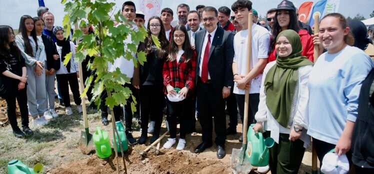 Enerji ve Tabii Kaynaklar Bakanı Dönmez, TEI'de üniversite öğrencileriyle buluştu