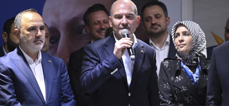 Bakanı Soylu, AK Parti Gaziosmanpaşa İlçe Başkanlığını ziyaret etti: