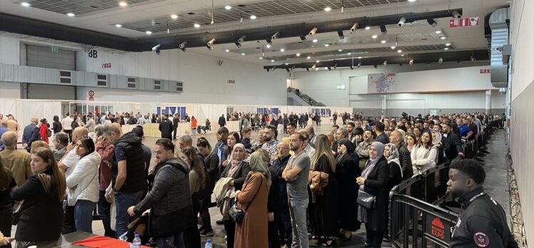 Belçika'da Cumhurbaşkanı Seçimi için oy verme süreci yoğun katılımla sürüyor