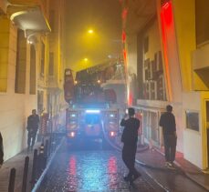 Beyoğlu'nda tadilattaki eğlence mekanında çıkan yangın söndürüldü