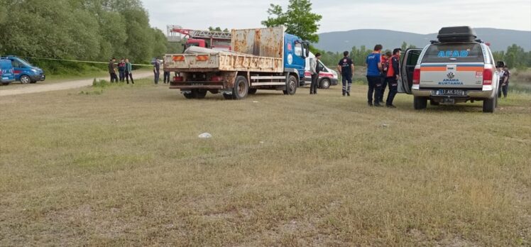 GÜNCELLEME – Bilecik'te gölete düşen otomobildeki 3 kişi öldü, 2 kişi kurtuldu