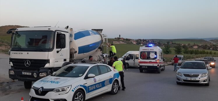 Çorum’da beton mikseriyle çarpışan otomobildeki 6 kişi yaralandı