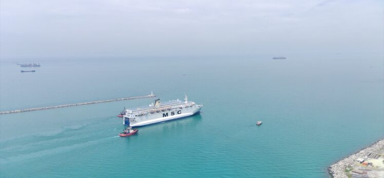 Depremzedelere barınma sağlayan MSC AURELIA gemisi İskenderun'dan ayrıldı