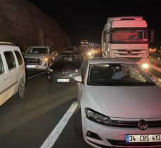 Elazığ'da seyir halindeyken alev alan yolcu otobüsü tamamen yandı