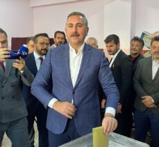 Eski Adalet Bakanı Abdulhamit Gül, Gaziantep'te oyunu kullandı: