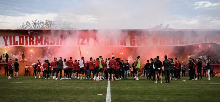 Galatasaray, taraftarlara açık antrenman yaptı