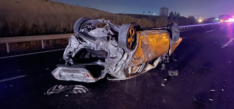 Gaziantep'te 2 otomobilin çarpıştığı kazada 1 kişi öldü, 9 kişi yaralandı