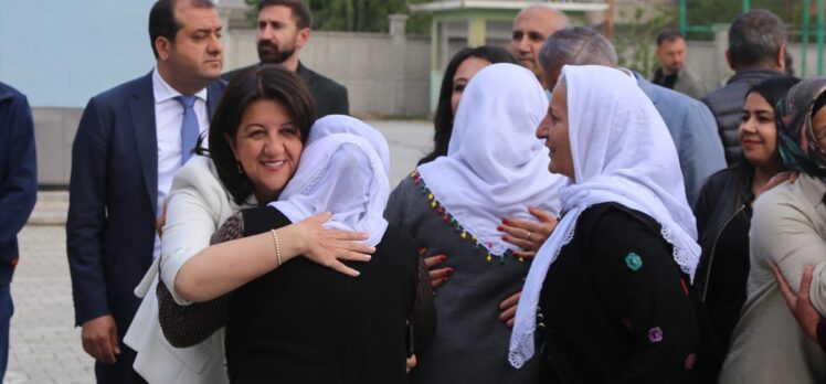 HDP Eş Genel Başkanı Pervin Buldan, Van'da oyunu kullandı