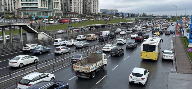 İstanbul'un bazı ilçelerinde yağış etkili oluyor