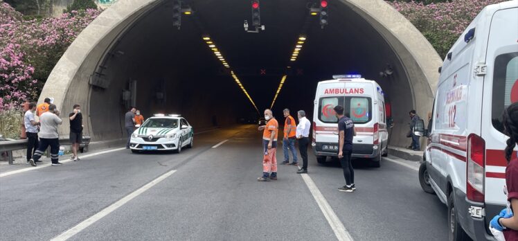 İzmir'deki Bayraklı Tünelleri'nde tır yandı