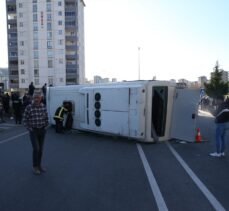 Kayseri'de tır ile işçi servis midibüsünün çarpıştığı kazada 33 kişi yaralandı