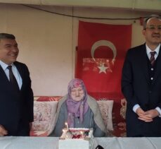 Kocaeli'de oğluyla yaşayan Şükriye nine 100. yaşını kutladı