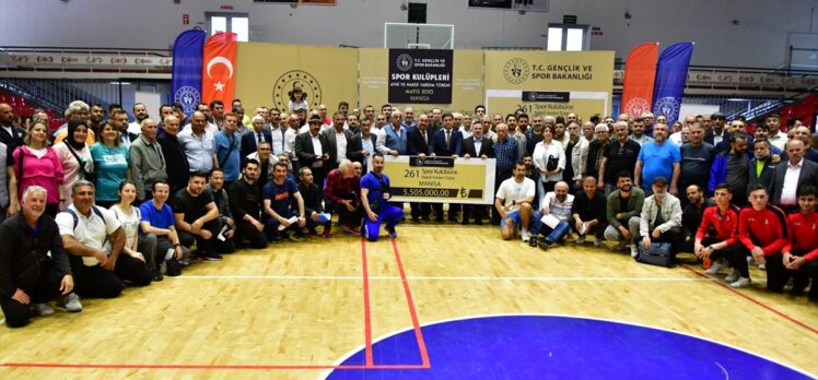 Manisa'da 261 spor kulübüne 5,5 milyon lira destek verildi