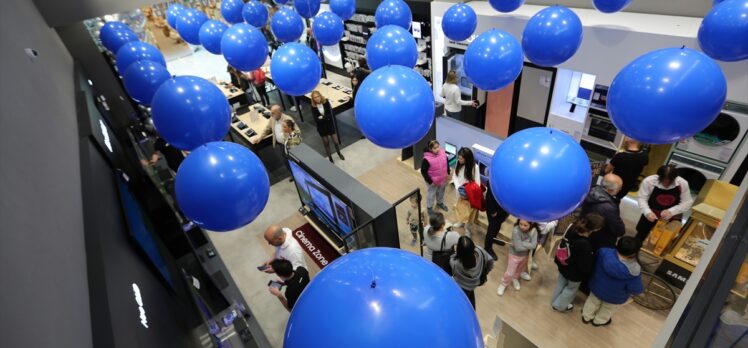 Samsung'un yeni deneyim mağazası İstanbul İstinyePark'ta açıldı