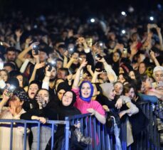 Sanatçı Sinan Akçıl Trabzon'da konser verdi