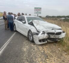 Şanlıurfa'da hafif ticari araç ile otomobil çarpıştı, 5 kişi yaralandı