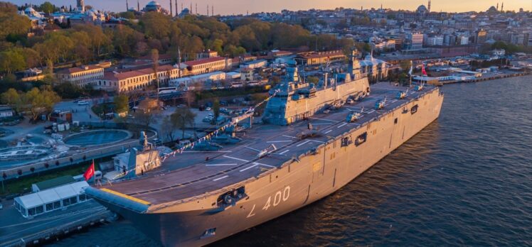 TCG Anadolu, İstanbul ve İzmir'deki limanlarda 400 bin vatandaşla buluştu