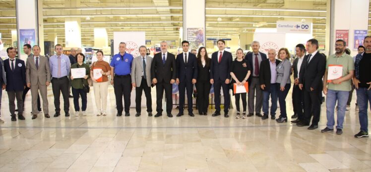 Tekirdağ'da, “31 Mayıs Dünya Tütünsüzlük Günü”nde sokakta izmarit topladılar