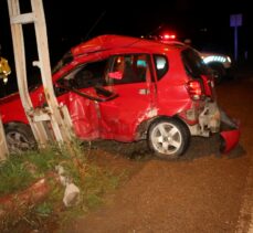 Tokat'ta aydınlatma direğine çarpan otomobilin sürücüsü öldü