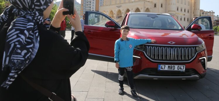 Türkiye'nin yerli otomobili Togg, Mardin'de tanıtıldı