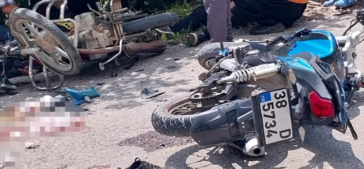 Adana'da iki motosikletin çarpıştığı kazada 3 kişi yaralandı