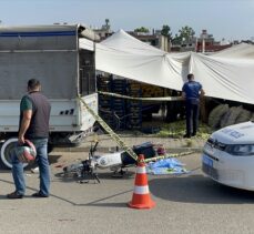 Adana'da kamyonete çarpan motosikletin sürücüsü öldü