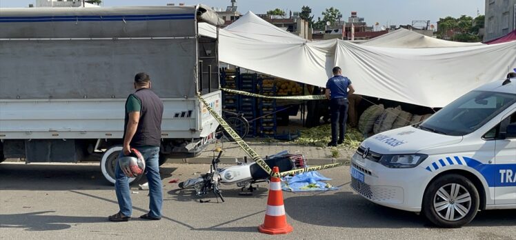 Adana'da kamyonete çarpan motosikletin sürücüsü öldü