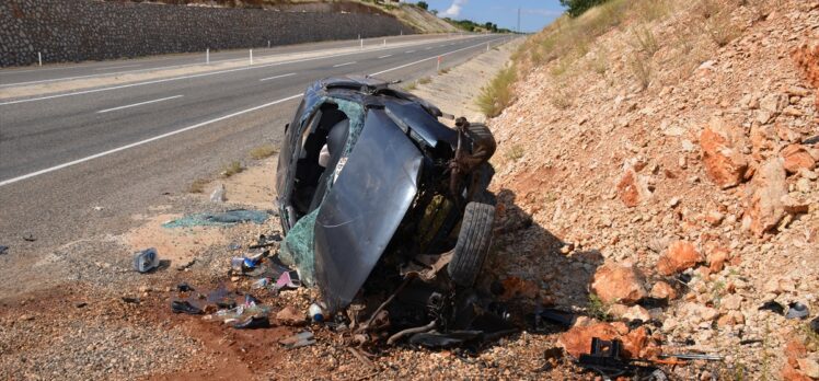 Adıyaman'da şarampole devrilen otomobilin sürücüsü öldü