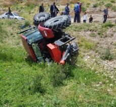 Ağrı'da devrilen traktörün sürücüsü yaralandı