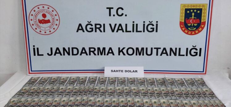 Ağrı'da, İran'dan gelen yolcu otobüsünde sahte dolar ele geçirildi