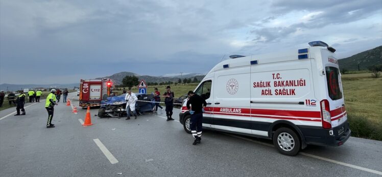 GÜNCELLEME – Burdur'da iki otomobilin çarpıştığı kazada 5 kişi öldü, 5 kişi yaralandı