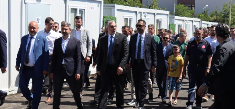 Çalışma ve Sosyal Güvenlik Bakanı Işıkhan, Adıyaman'da ziyaretlerde bulundu