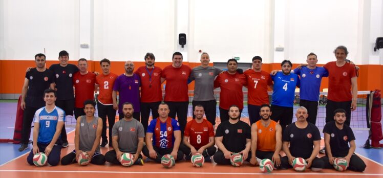 Doğuştan felçli milli voleybolcu Selim Akyayla, zor günleri başarılarıyla aştı