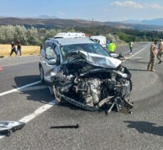 Elazığ'da cip ile otomobilin çarpıştığı kazada 1 kişi öldü, 5 kişi yaralandı