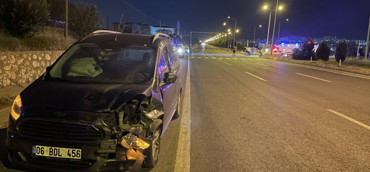 Elazığ'da otomobil ile hafif ticari aracın çarpıştığı kazada 2 kişi yaralandı