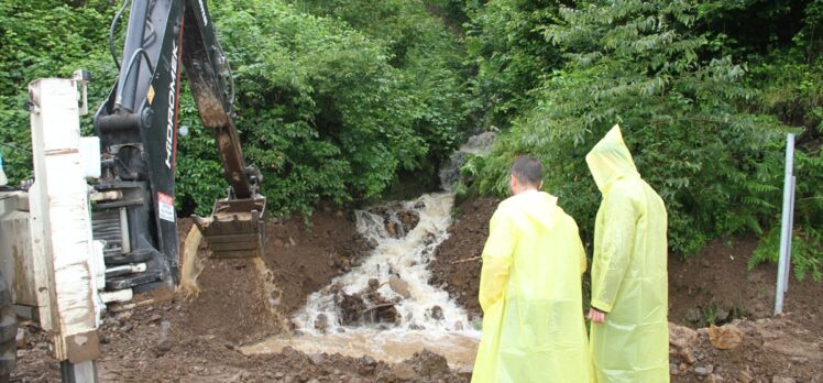 Giresun'da sağanak nedeniyle Yağlıdere-Alucra kara yolu ulaşıma kapandı