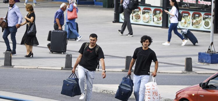 Büyük İstanbul Otogarı'nda arife günü yoğunluk azaldı